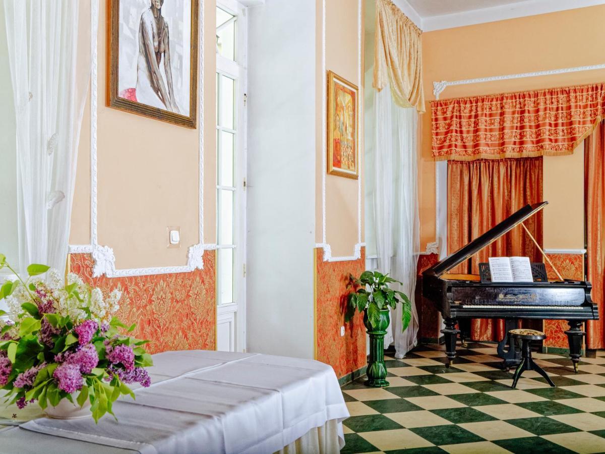 Palac Pensjonat Ptaszynka Грифіце Екстер'єр фото