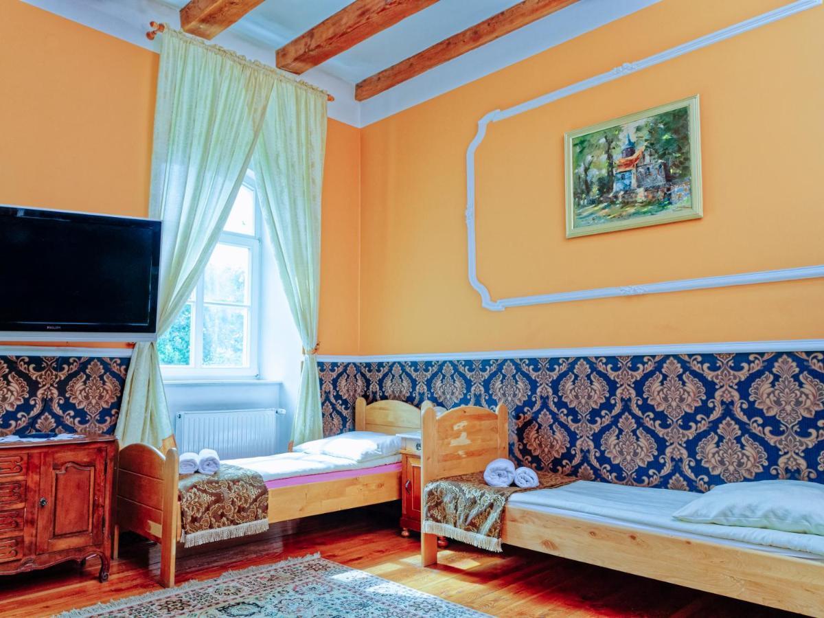 Palac Pensjonat Ptaszynka Грифіце Екстер'єр фото